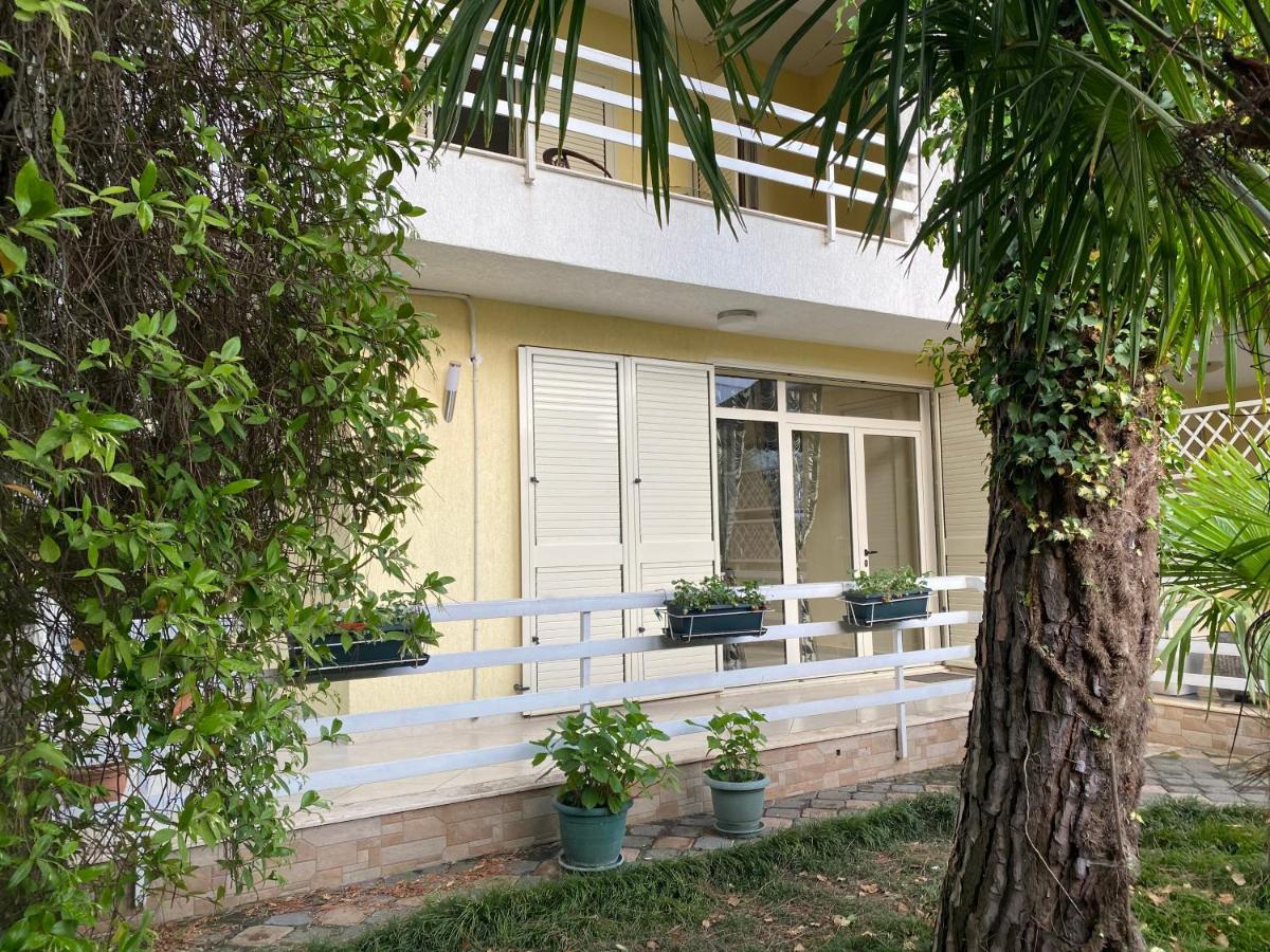 Вилла A Cozy Duplex In The Lalzi Bay Дуррес Экстерьер фото