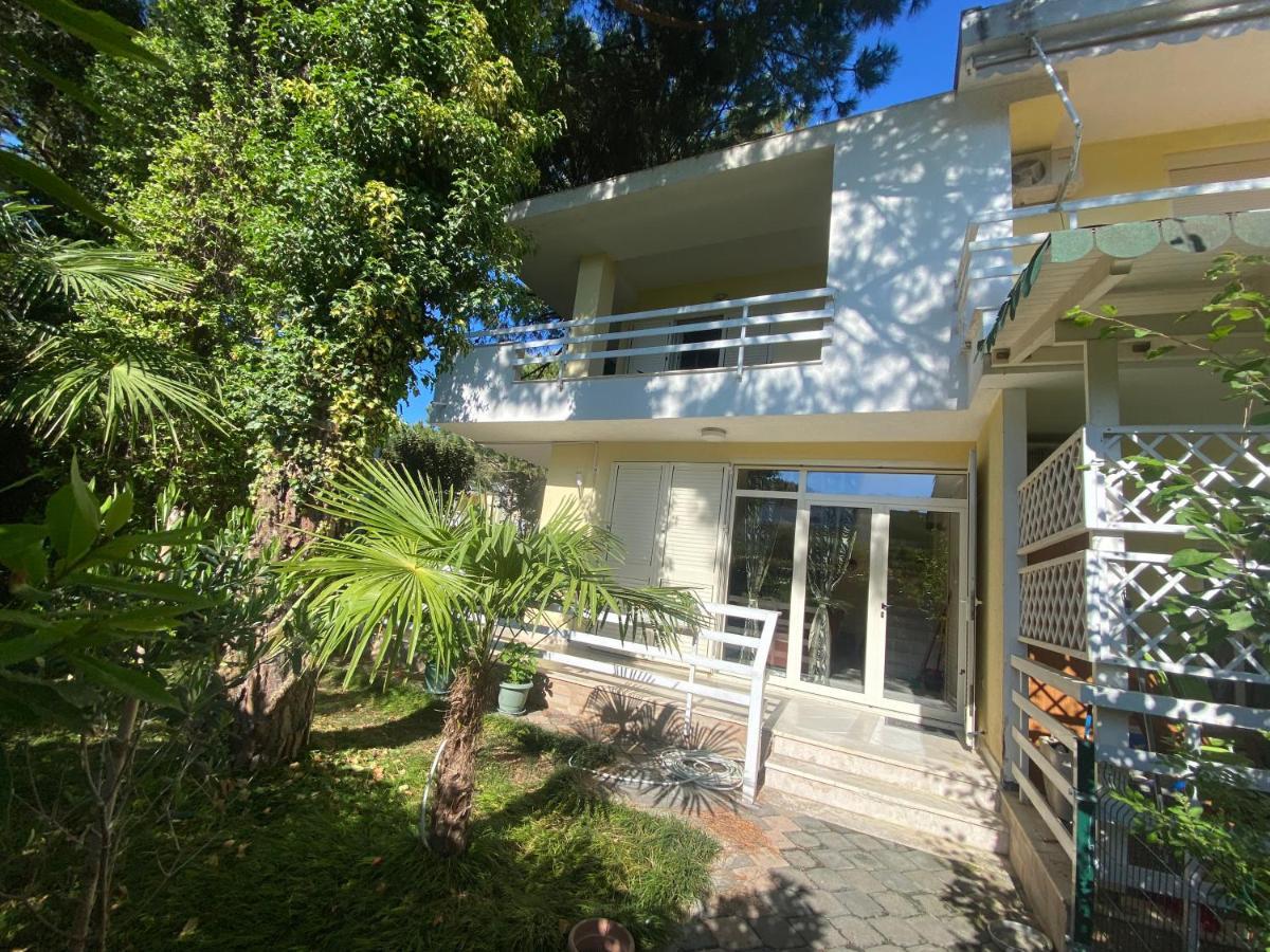 Вилла A Cozy Duplex In The Lalzi Bay Дуррес Экстерьер фото